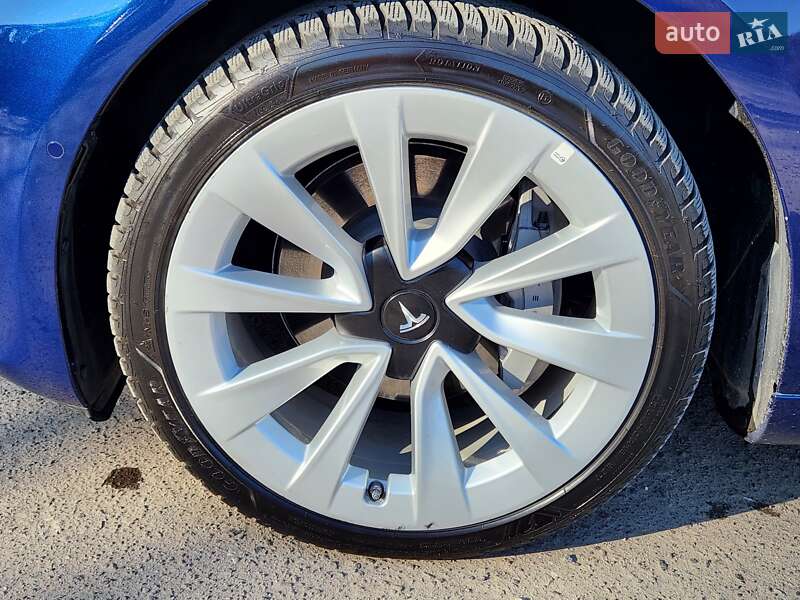 Седан Tesla Model 3 2022 в Львове