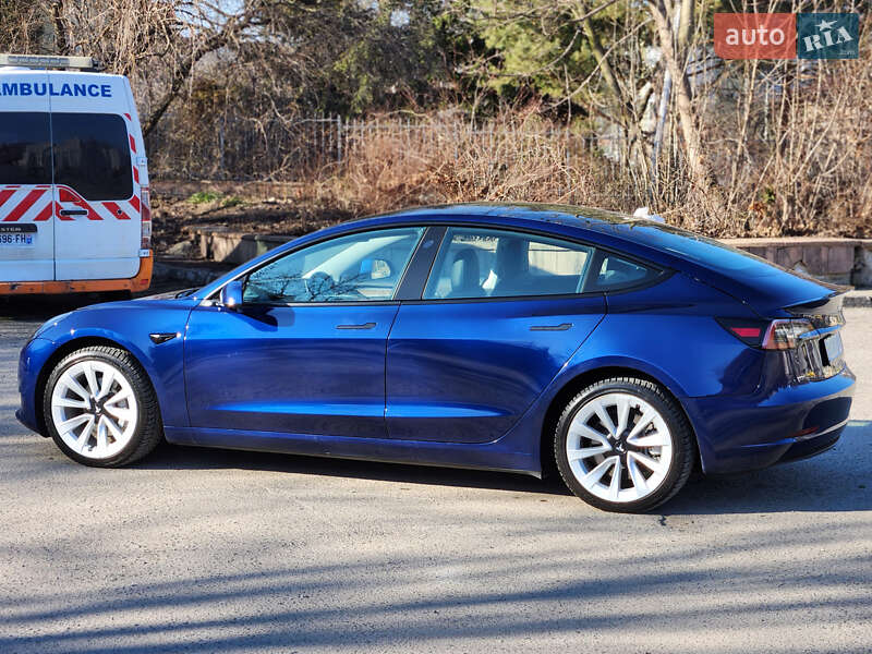 Седан Tesla Model 3 2022 в Львове
