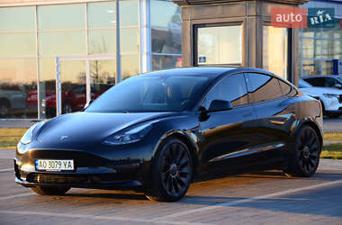 Седан Tesla Model 3 2021 в 