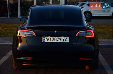 Седан Tesla Model 3 2021 в 