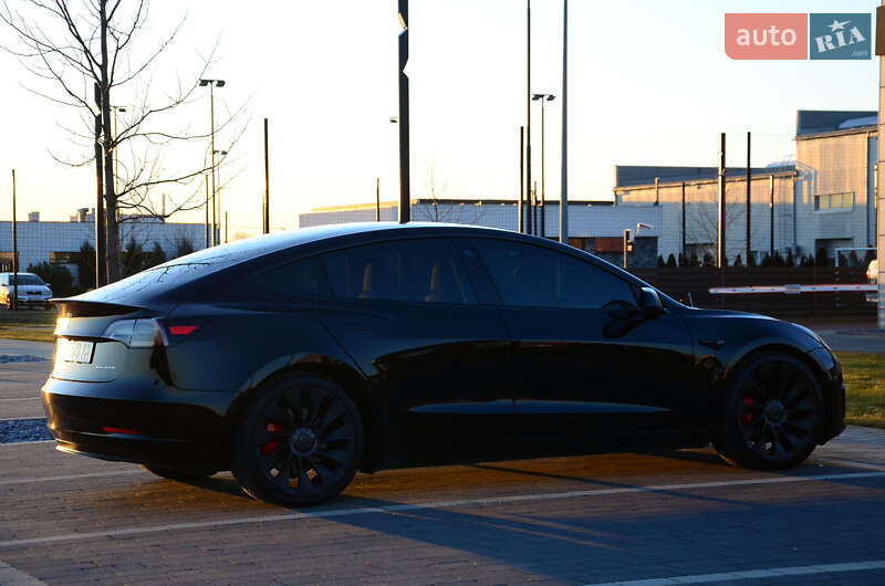 Седан Tesla Model 3 2021 в Мукачево
