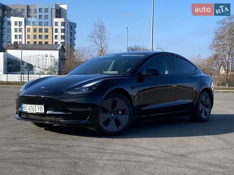 Седан Tesla Model 3 2022 в 