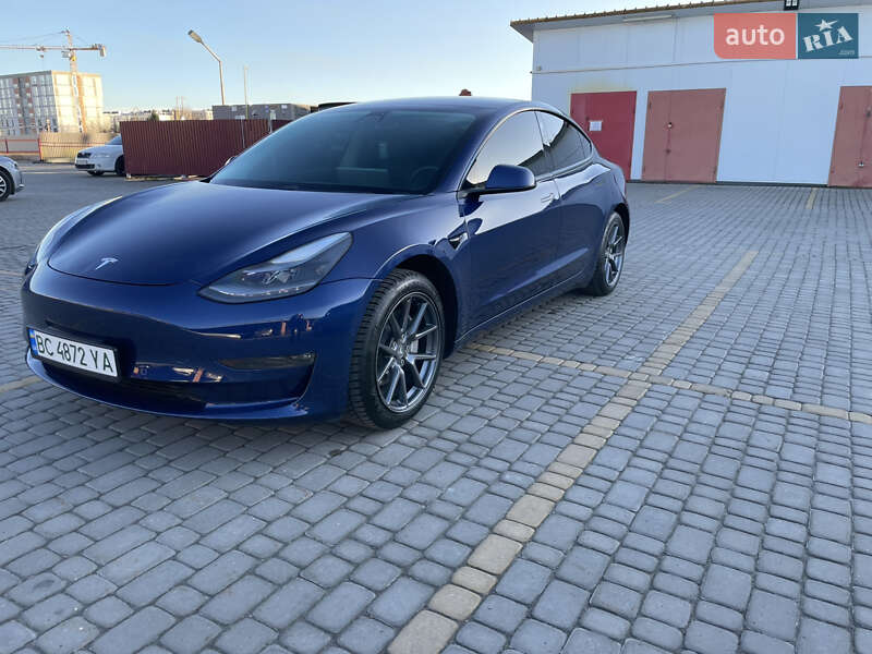 Седан Tesla Model 3 2021 в 