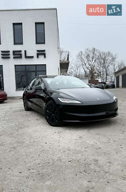 Седан Tesla Model 3 2024 в 