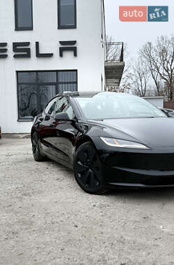 Седан Tesla Model 3 2024 в 