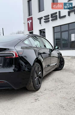 Седан Tesla Model 3 2024 в 