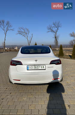 Седан Tesla Model 3 2021 в 