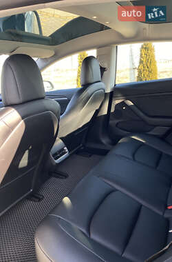Седан Tesla Model 3 2021 в 