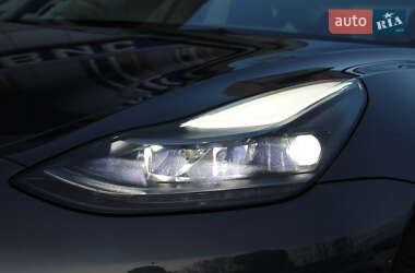 Седан Tesla Model 3 2023 в 