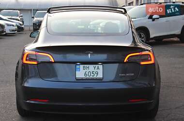 Седан Tesla Model 3 2023 в 