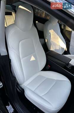Седан Tesla Model 3 2019 в 