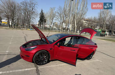 Седан Tesla Model 3 2022 в 