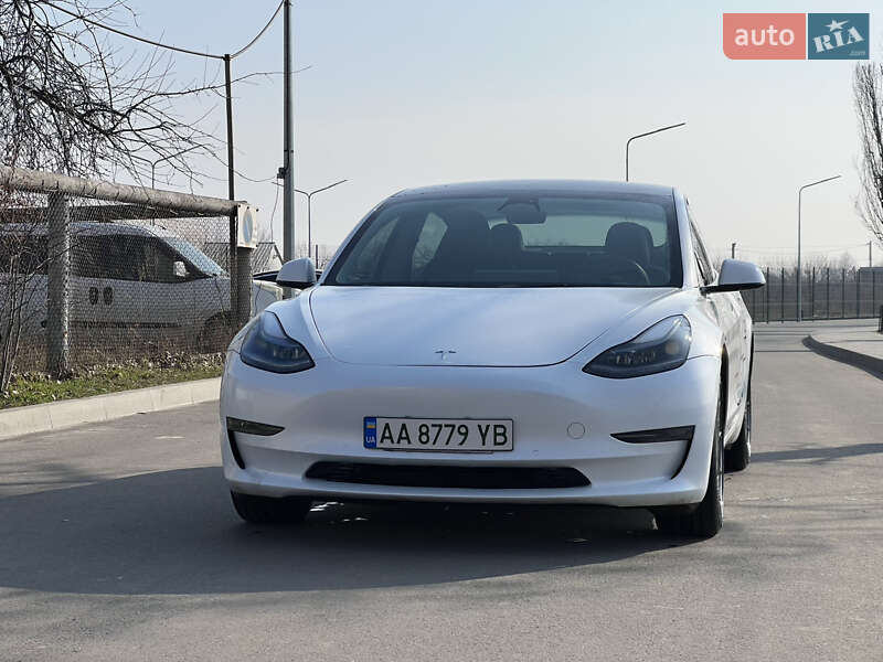 Седан Tesla Model 3 2022 в Киеве