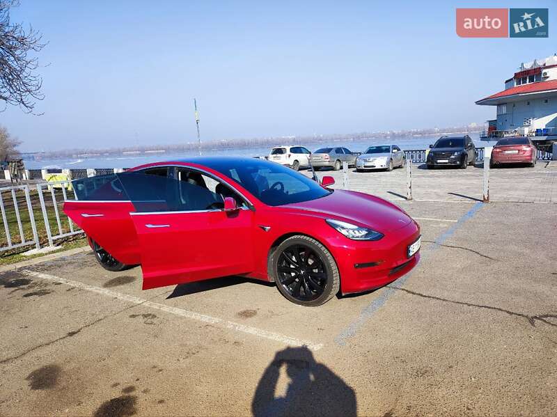 Седан Tesla Model 3 2018 в Дніпрі