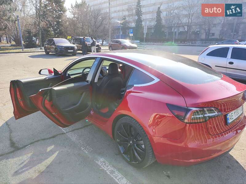 Седан Tesla Model 3 2018 в Дніпрі