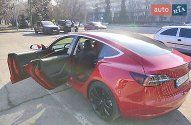 Седан Tesla Model 3 2018 в 