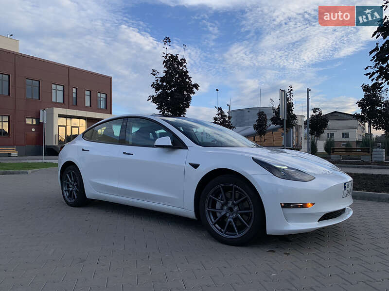 Седан Tesla Model 3 2023 в Вінниці