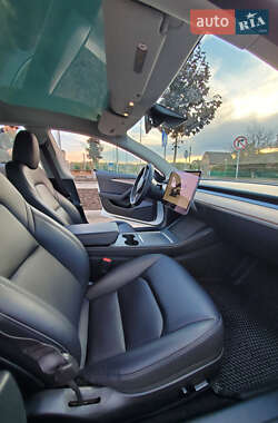 Седан Tesla Model 3 2023 в Виннице