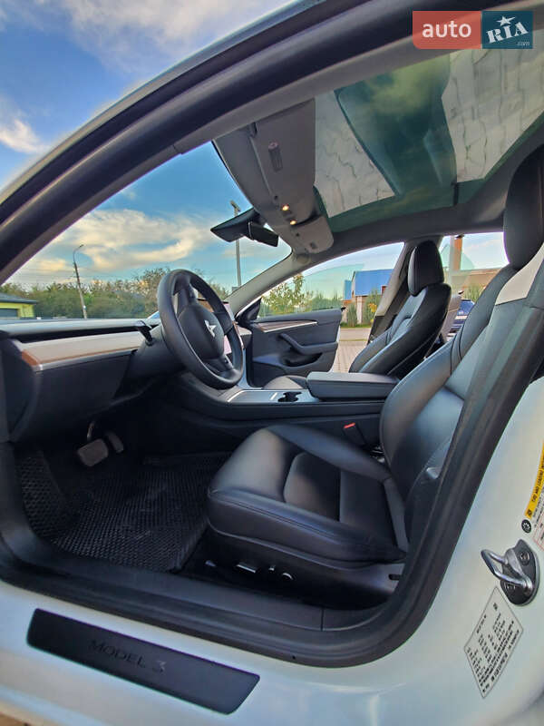 Седан Tesla Model 3 2023 в Вінниці