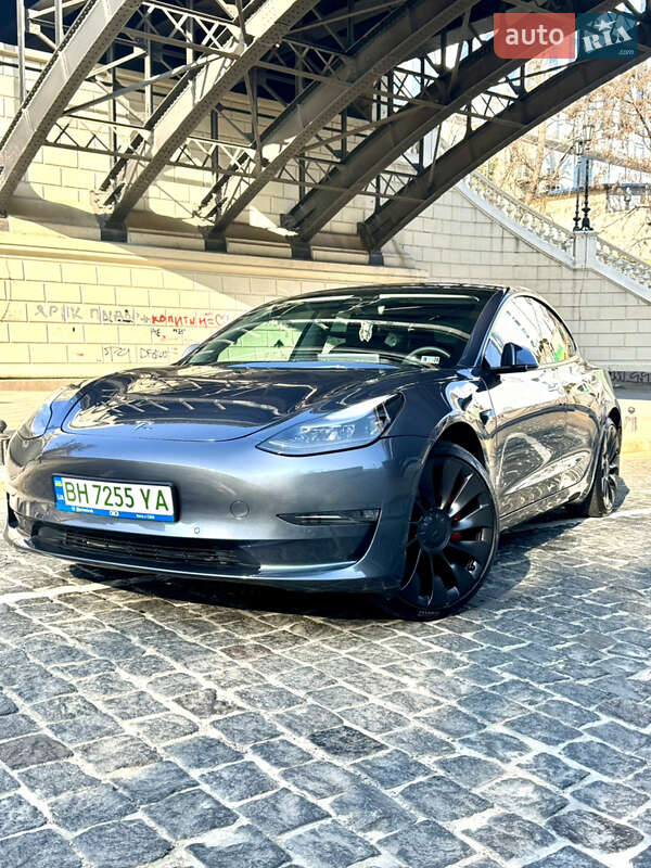 Седан Tesla Model 3 2022 в 