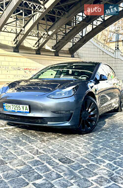 Седан Tesla Model 3 2022 в 