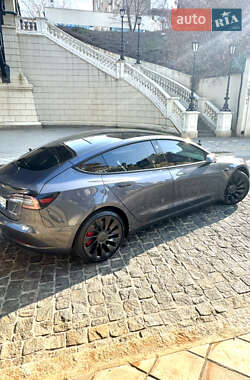 Седан Tesla Model 3 2022 в 