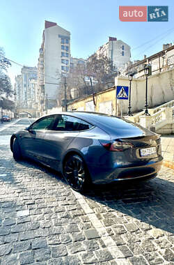 Седан Tesla Model 3 2022 в 