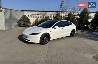 Седан Tesla Model 3 2023 в 
