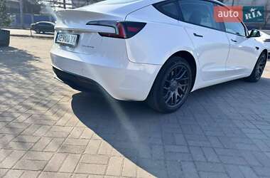 Седан Tesla Model 3 2023 в 
