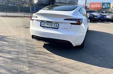 Седан Tesla Model 3 2023 в 