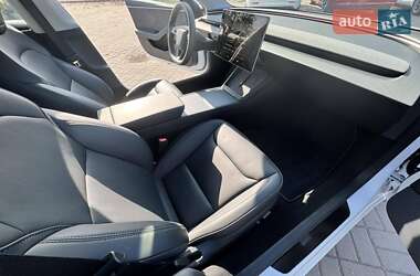 Седан Tesla Model 3 2023 в 