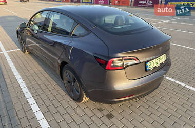 Седан Tesla Model 3 2022 в 