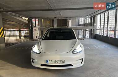 Седан Tesla Model 3 2021 в Киеве