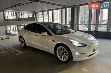 Седан Tesla Model 3 2021 в Киеве