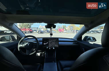 Седан Tesla Model 3 2019 в Львові