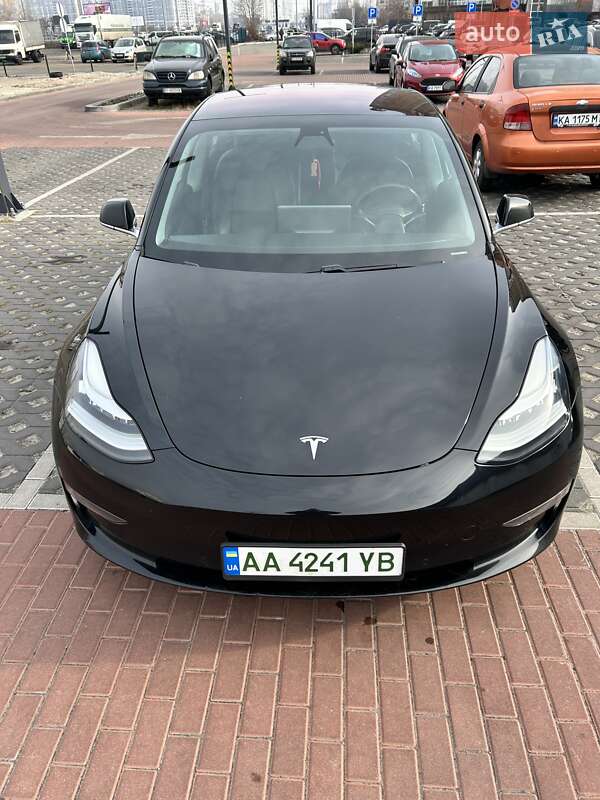 Седан Tesla Model 3 2018 в 