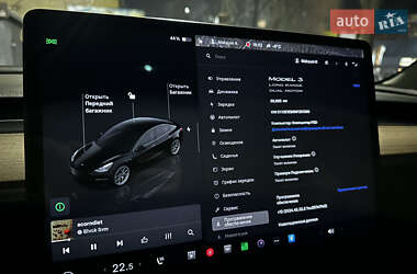 Седан Tesla Model 3 2022 в 