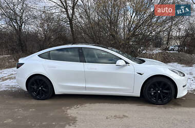 Седан Tesla Model 3 2019 в Львове