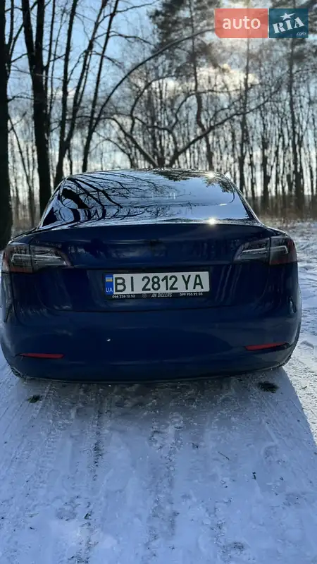 Седан Tesla Model 3 2021 в 