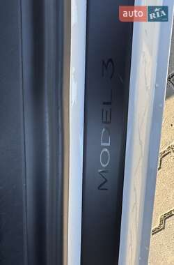 Седан Tesla Model 3 2022 в 