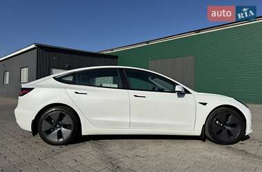 Седан Tesla Model 3 2022 в 