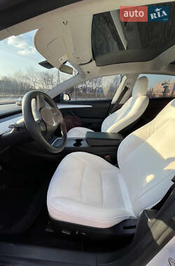 Седан Tesla Model 3 2021 в 
