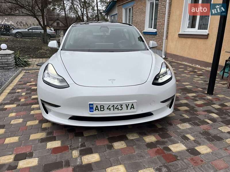 Седан Tesla Model 3 2019 в Казатине