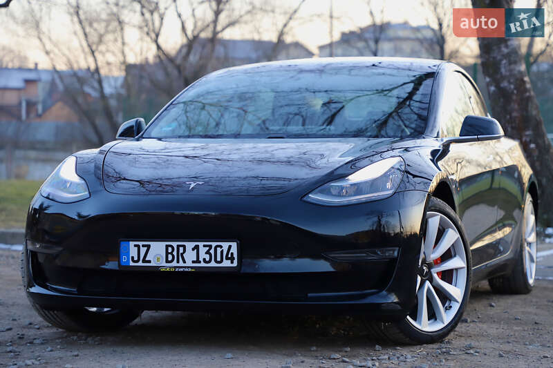 Седан Tesla Model 3 2020 в Дрогобичі