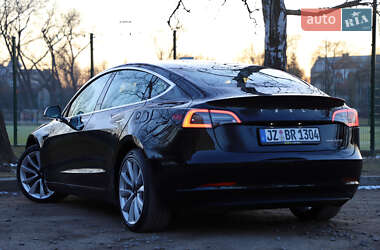 Седан Tesla Model 3 2020 в Дрогобичі