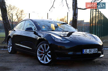 Седан Tesla Model 3 2020 в Дрогобичі