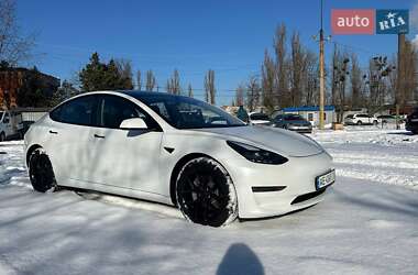 Седан Tesla Model 3 2021 в Киеве