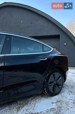 Седан Tesla Model 3 2019 в Львове