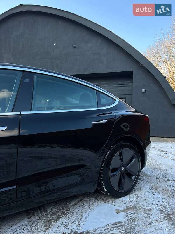 Седан Tesla Model 3 2019 в Львові