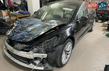 Седан Tesla Model 3 2021 в Бродах